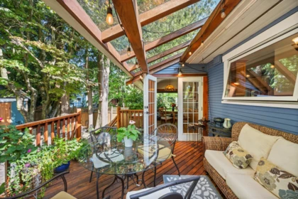 Outdoor Deck Photo of 207 Eighth Street, New Westminster, BC