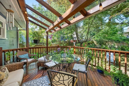 Outdoor Patio Photo of 207 Eighth Street, New Westminster, BC