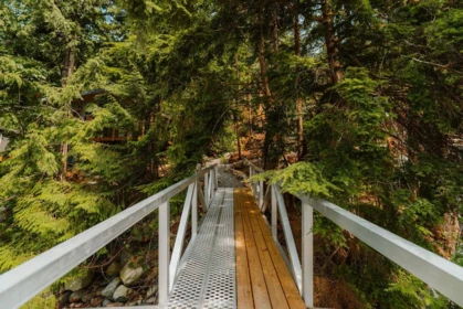 Front Yard Photo of 14 E Croker Island, North Vancouver, BC