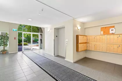 Hallway Photo of 412 33718 King Road, Abbotsford, BC
