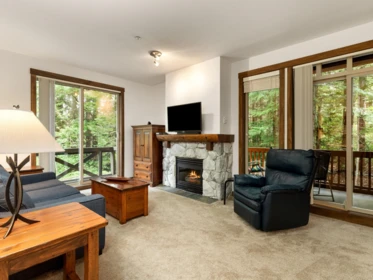 225 4660 Blackcomb Way, Whistler, BC, Whistler — Apartment/Condo for sale