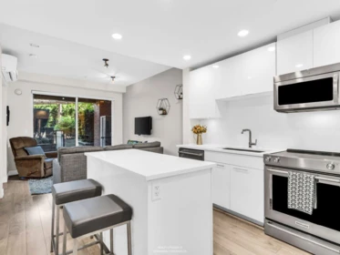 117 723 W 3rd Street, North Vancouver, BC, North Vancouver — Apartment/Condo for sale