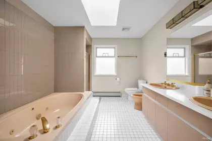 Guest Bathroom Photo of 1945 W 44th Avenue, Vancouver, BC