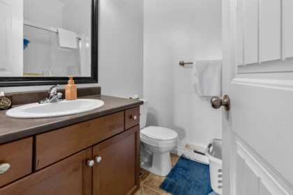 Primary Bathroom Photo of 304 46053 Chilliwack Central Road, Chilliwack, BC
