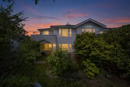 Kitchen Photo of 155 15550 26 Avenue, Surrey, BC