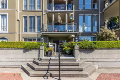 103 2 Renaissance Square, New Westminster, BC, New Westminster — Apartment/Condo for sale