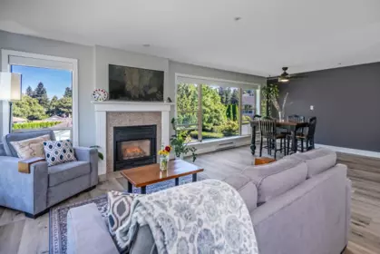 Kitchen Photo of 304 33731 Marshall Road, Abbotsford, BC