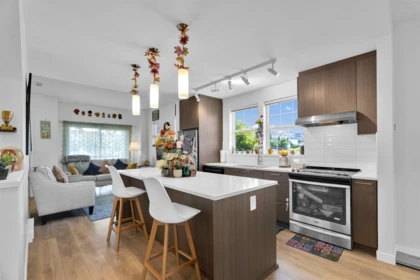Breakfast Nook Photo of 2 32633 Simon Avenue, Abbotsford, BC