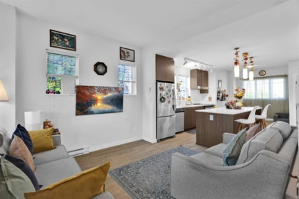 Kitchen Photo of 2 32633 Simon Avenue, Abbotsford, BC