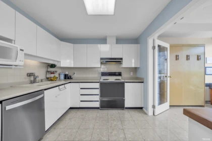 Kitchen Island Photo of 901 6521 Bonsor Avenue, Burnaby, BC