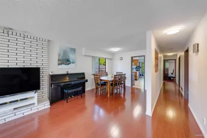Dining Area Photo of 2537 E 27th Avenue, Vancouver, BC