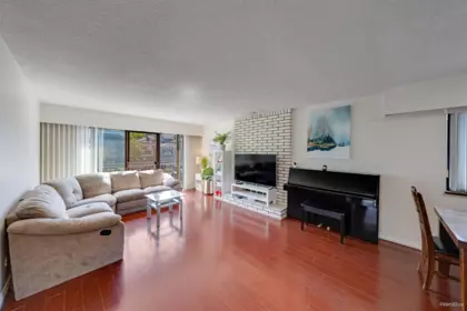 Kitchen Photo of 2537 E 27th Avenue, Vancouver, BC
