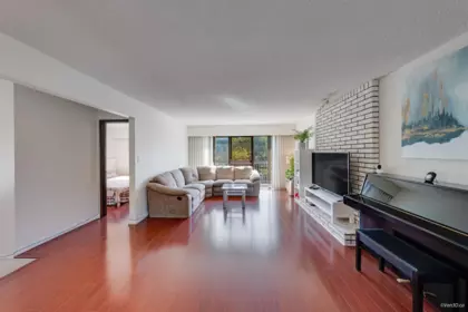 Living Room Photo of 2537 E 27th Avenue, Vancouver, BC
