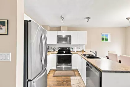Kitchen Photo of 6 6533 121 Street, Surrey, BC