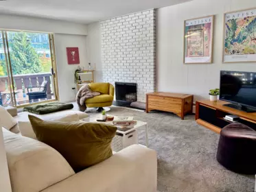 202 1345 Chesterfield Avenue, North Vancouver, BC, North vancouver — Apartment/Condo for sale