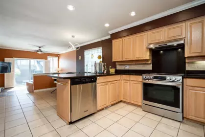 Dining Area Photo of 18 788 Citadel Drive, Port Coquitlam, BC