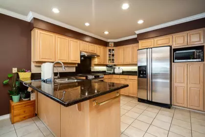Kitchen Photo of 18 788 Citadel Drive, Port Coquitlam, BC