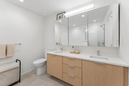 Primary Bathroom Photo of 501 5080 Quebec Street, Vancouver, BC