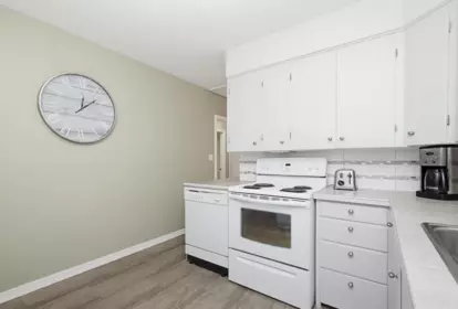 Kitchen Island Photo of 46566 Brice Road, Chilliwack, BC