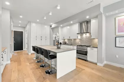 Breakfast Nook Photo of 4682 Capilano Road, North Vancouver, BC
