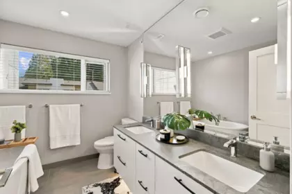Powder Room Photo of 4682 Capilano Road, North Vancouver, BC