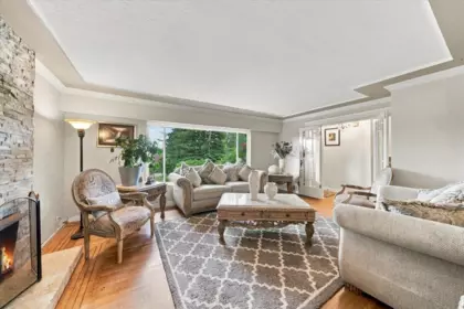 Kitchen Island Photo of 6009 Elgin Avenue, Burnaby, BC