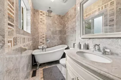 Primary Bathroom Photo of 6009 Elgin Avenue, Burnaby, BC