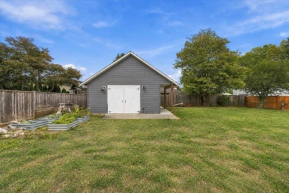 Swimming Pool Photo of 18983 119 Avenue, Pitt Meadows, BC