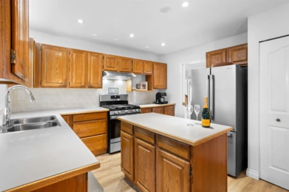 Kitchen Photo of 12201 67a Avenue, Surrey, BC