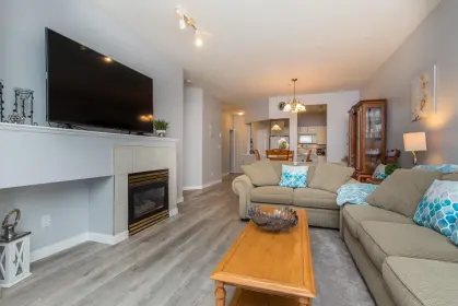 403 3176 Gladwin Road, Abbotsford, BC, Abbotsford — Apartment/Condo for sale