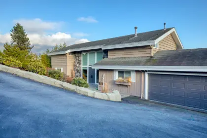 1098 Hillside Road, West Vancouver, BC, West vancouver — Single Family Residence for sale