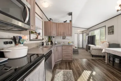 60 3942 Columbia Valley Road, Cultus Lake, BC, Cultus lake — Manufactured Home for sale