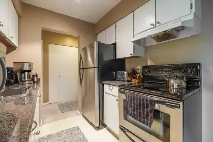214 1945 Woodway Place, Burnaby, BC, Burnaby — Apartment/Condo for sale