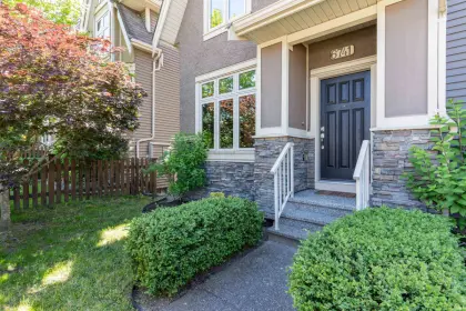 6741 184 Street, Surrey, BC, Surrey — Half Duplex for sale