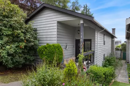 15176 Beachview Avenue, White Rock, BC, White rock — Single Family Residence for sale