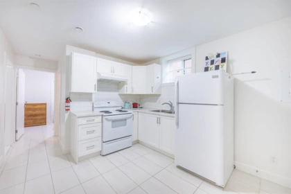 Primary Bedroom Photo of 172 Ontario Place, Vancouver, BC
