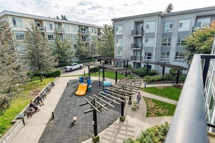 Dining Area Photo of 417 13733 107a Avenue, Surrey, BC