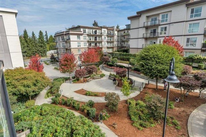 Family Room Photo of 417 13733 107a Avenue, Surrey, BC