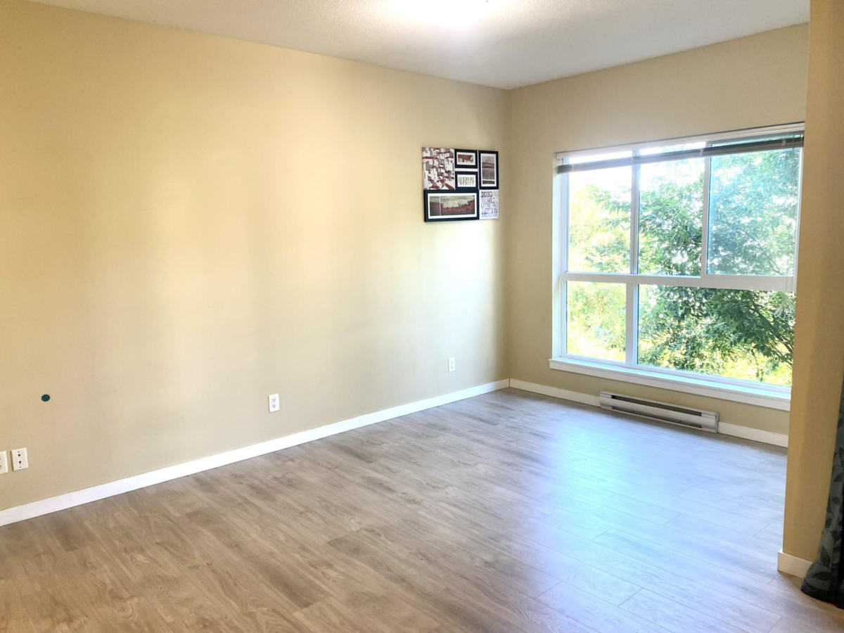 Guest Bathroom Photo of 417 13733 107a Avenue, Surrey, BC