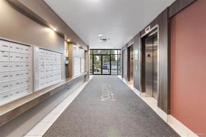 Kitchen Photo of 417 13733 107a Avenue, Surrey, BC