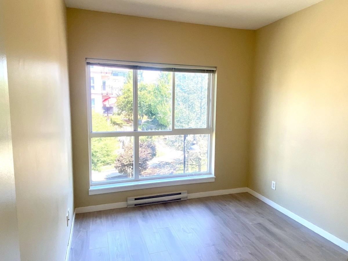 Mudroom Photo of 417 13733 107a Avenue, Surrey, BC