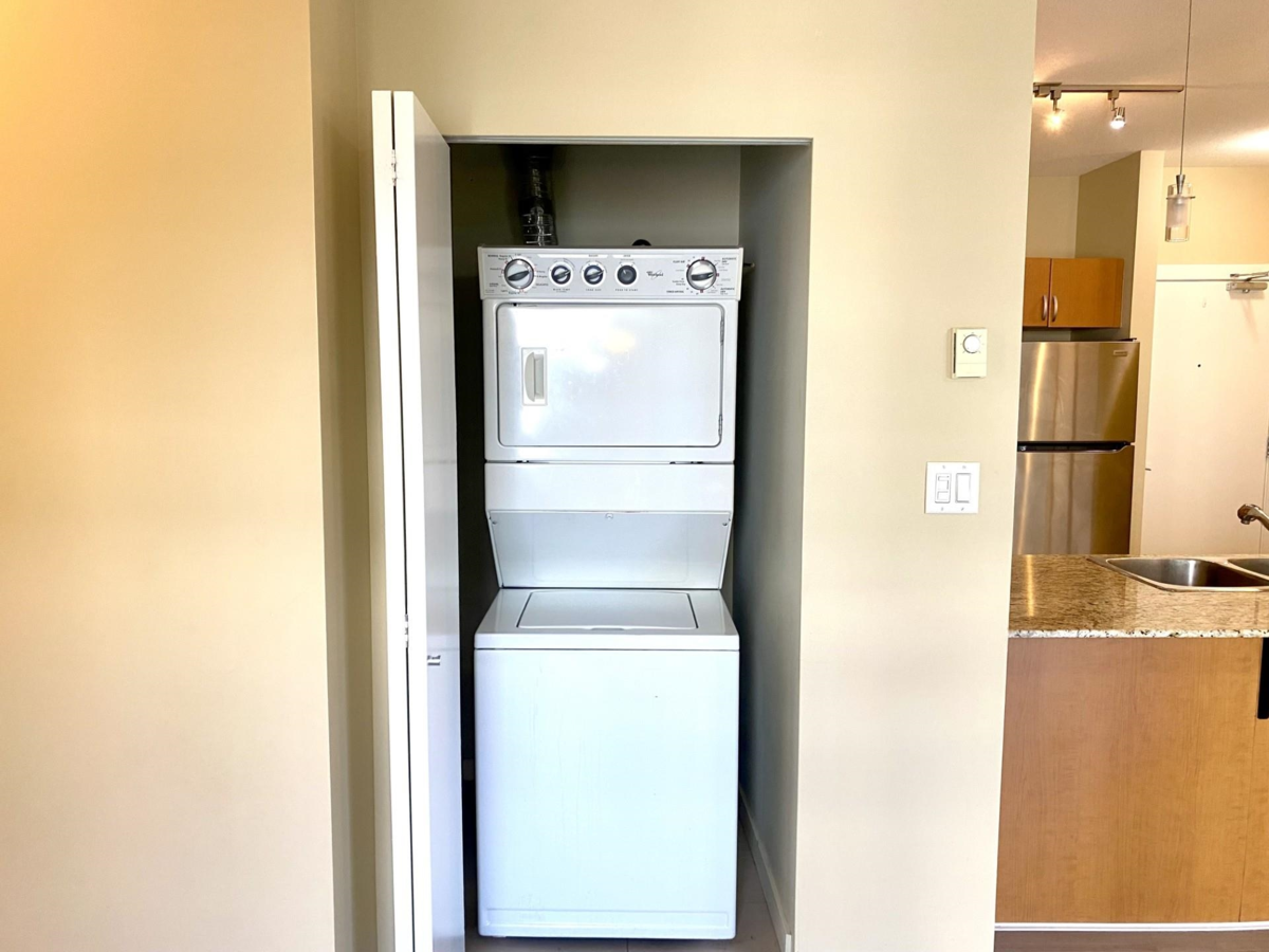 Powder Room Photo of 417 13733 107a Avenue, Surrey, BC