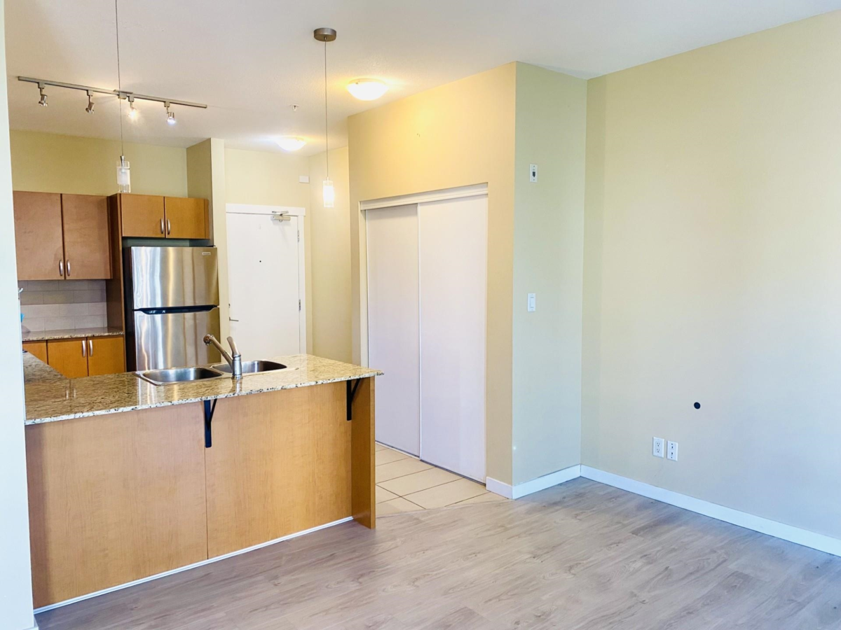 Walk-In Closet Photo of 417 13733 107a Avenue, Surrey, BC