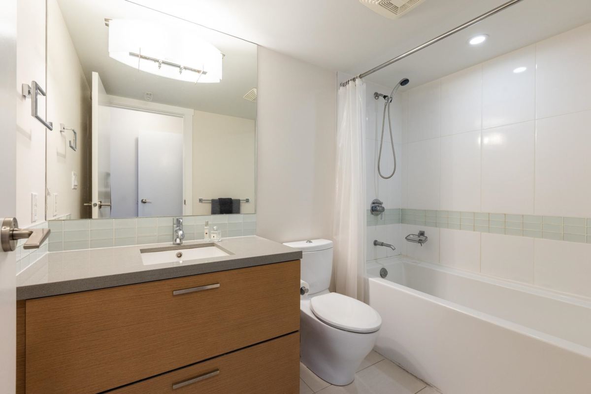 Entry Foyer Photo of 507 10777 University Drive, Surrey, BC