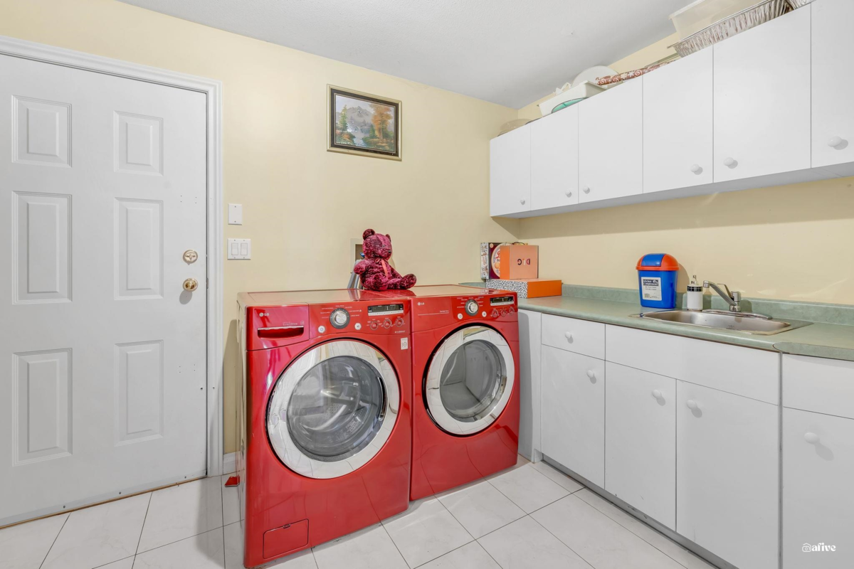 Hallway Photo of 5796 168 Street, Surrey, BC