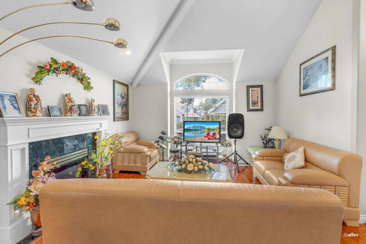 Kitchen Island Photo of 5796 168 Street, Surrey, BC