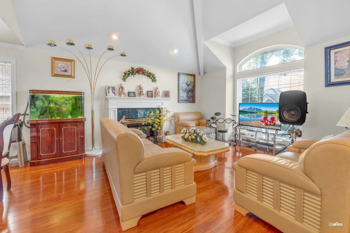 Kitchen Photo of 5796 168 Street, Surrey, BC