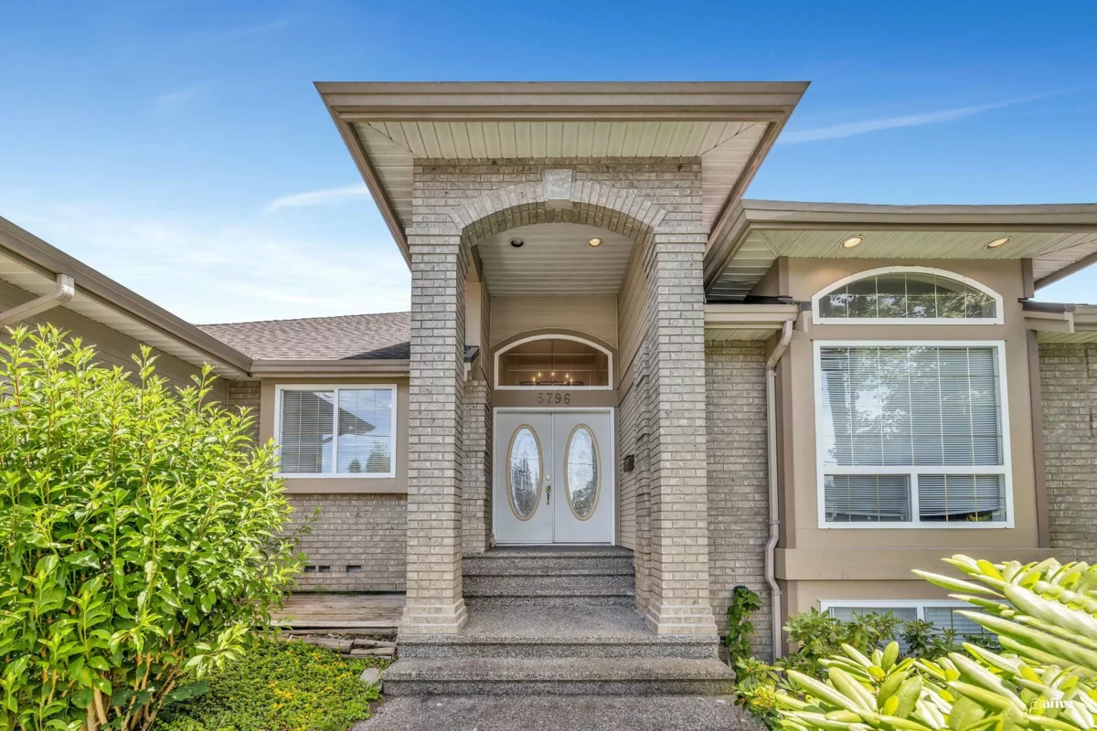 Living Room Photo of 5796 168 Street, Surrey, BC