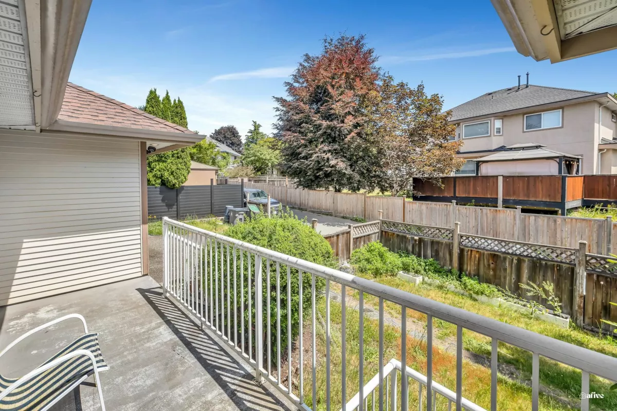 Swimming Pool Photo of 5796 168 Street, Surrey, BC