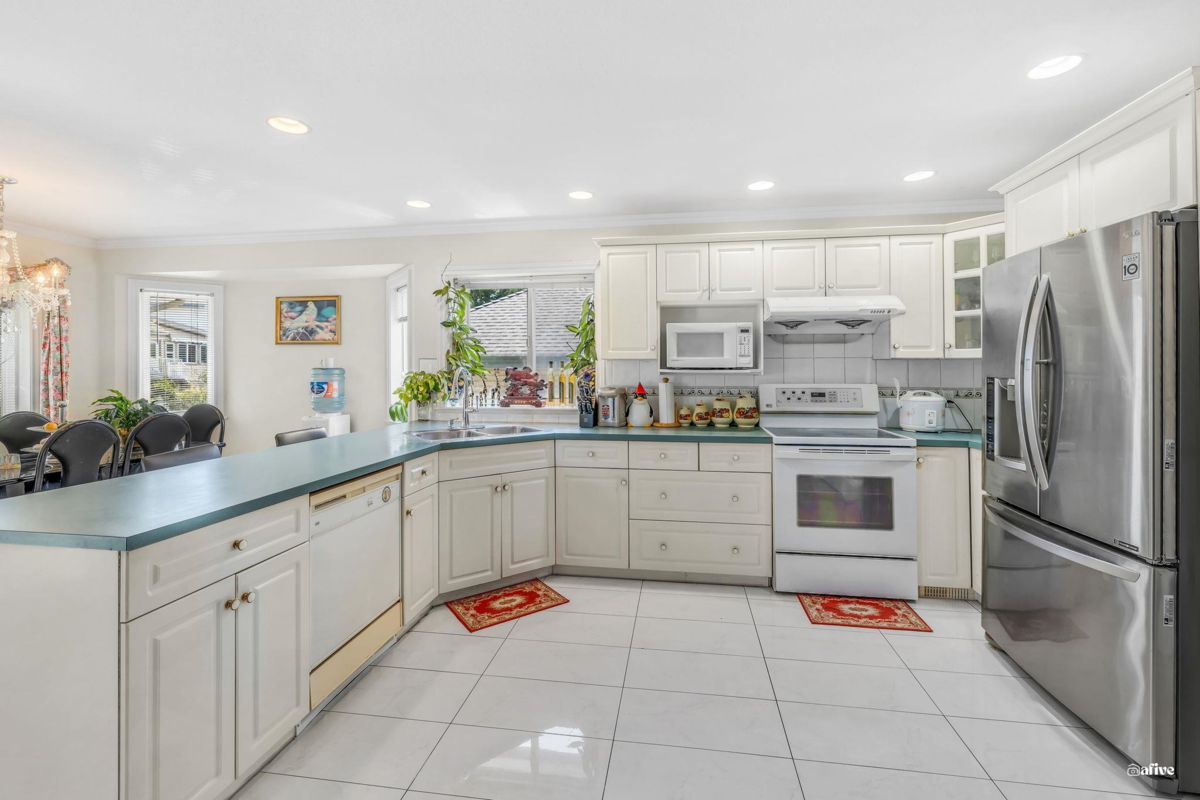 Walk-In Closet Photo of 5796 168 Street, Surrey, BC